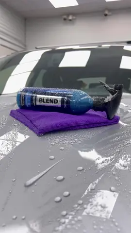 Protege tu vehículo con facilidad y mantén su brillo durante meses con el ✨Blend Spray Wax de VONIXX✨ Aplica el producto de manera uniforme, retira el exceso y disfruta de una protección duradera contra los rayos UV y contaminantes ambientales por hasta 4 meses 🛡️. Encuentra a lo largo de 🇨🇱 en nuestros puntos de venta con despacho a cada rincón del país. #blend #vonixx #vonixxchile #vonixxschool #carwash #cera #wax #zonadetailers #detailing #detailerschile #carwash #carwashpremium #lavadodeautos 
