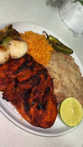 How i marinate my chicken carnicería style 🔥 What you need: •Achiote Paste •Garlic Powder •Onion Powder •Black Pepper •Lime Juice •Maggis  Let marinate over night. #DinnerIdeas #fypage #EasyRecipes #mexicanfood #fypp #chicken 