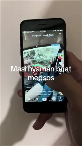 Siapa kangen hp iphone yang penuh memory ini, sampe saat ini masi nyaman buat scroll tiktok #iphone  #iphone7 