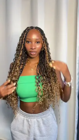 ตอบกลับ @Mottzaki ☄️ กลับมาไทย อย่าลืมแวะมาทำผมร้านช่างนะคะ 🫶🏻😜    #bohobraids #ถักผมสายฝอ #ถักคอนโรล #สายฝอ #ต่อผม #cornrows #boxbraids 