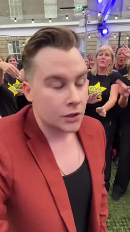 James Corden jsut wants to sing at #edfringe 