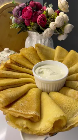 Дәмді Құймақтар 🥞 Мастер класстағы рецептті ТЕГІН КӨР.  Қазақша рецепт.  #блины #блинырецепт  Кұрамы: Қант -6 ас қасық  Жұмыртқа- 2 улкен н/е 3 шт кішкентай  Тұз-1 шай қасық Ас содасы-0,5 шай қасық Сүт-400гр Ұн-350 гр Су-400гр (қайнаған су)  Сұйық май-6 ас қасық #құймақ #құймақтар #құймақрецепт #блинчики #блины #блинынамолоке 