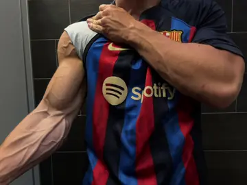 Write me on insta for my split 💀🏆🇩🇪 #training #natty #gymrat #GymTok #german #workout #veins #sixpack #trainingsmotivation #gymnotivation #workoutmotivation #motivation #diet #barca #goals #passion #explore #20yearsold 