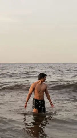 Males ah ombaknya ga bersahabat😑🌊 #waves #beach #trend #sidetoside 