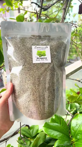 Túi 250gr lá thơm oregano dùng trong rất nhiều công thức nấu ăn như pizza, salad, spaghetti,… #oregano #kinhgioitay #giavi #giavitay #spaghetti #pizza #lambanh #giavinhahang 
