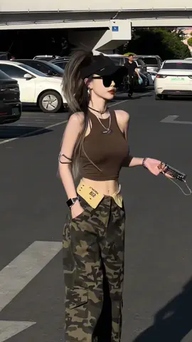 Cá tính …#thoitrangnu #thoitrang #xuhuong #thoitrangphongcach 