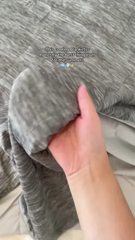 💕LOVE this blanket!!! I have trouble with night sweats and this blanket is perfect and so soft!!!☁️ #fypage #foryou #coolingblanket #coolsummer #summerproducts #sunmer #hotsummer #blanket #summersale #spotlight #spotlightfinds #TikTokMadeMeBuyIt #tiktokshopdealsforyoudays #dealsfordays 