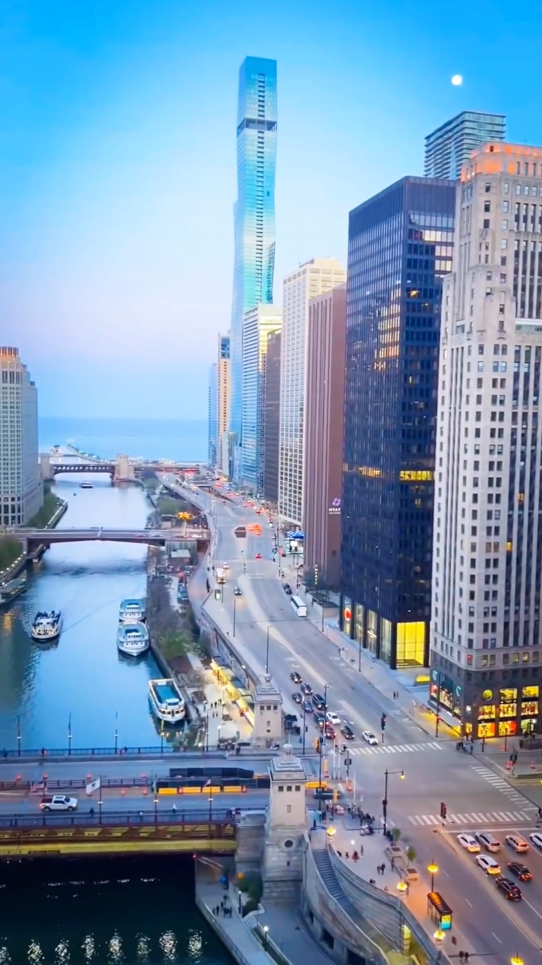 😍❤️🇺🇸@Sophia Johnson 🥀 #chicago #nyclife #fpv #america #nyc #newyork #nycapartment #usa #foryoupage #foryourpage #manhattan #4thofjuly  #manhattannewyork #foryou #america #skyline 