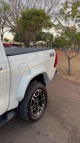 VENDE-SE Toyota Hilux SRX PLUS Ano 2024/2024 • Combustível Diesel 4×4 IPVA 2024 PAGO 43 KM RODADOS Ágio para quem está realizando a quitação daqui a 1 a 2 anos. Com assessoria jurídica. FINANCIAMENTO BANCO DO SICOOB Procuração substabelecida diretamente do proprietário para o novo título do veículo. *Valor Hoje no PIX: R$178.000 Mil* Não Aceito Trocas, Somente DINHEIRO OBS: Veículo se encontra em GOIÂNIA - MRC MOTORS#hillux2024 #hillux #vaiprofycaramba 