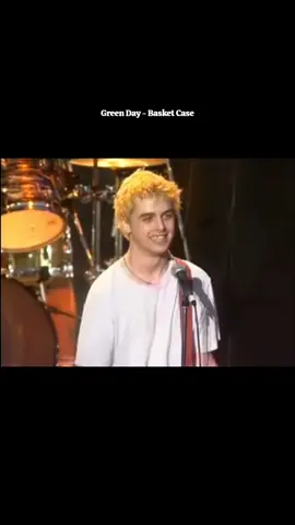THEIR ENERGY WASSS 🔥🔥🔥 . Green Day - Basket Case Live at Weenie Roast (Irvine Meadows) 1994 Credits: markit aneight (YT) . #greenday #dookie #basketcase #weenieroast #irvine #california #1994 #billiejoearmstrong #mikedirnt #trecool #punk #band #fanpage #fyp #foryou #foryourpage 
