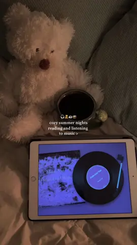 I partnered with MD Vinyl to show you how cool their app is!! It makes listening more cozy🧸  #cozy #readingvlog #listeningtomusic #musicplayer #Vlog #vinylrecord #vinyl #mdvinyl 