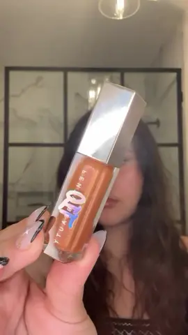 Fenty never missing💅🏼✨ I remember being excited for the @Fenty Skin lip oil coming out! Imagine how I felt when this one did!!🤩 It may even be better than the original and that’s saying a lot. It’s soo thin and lush on the lips, very smoooth. Gives a high shine glittery finish without the grit. And looks very better with a good lip combo!🤭🫦 @Fenty Beauty Gloss Bomb Oil Luminizing Lip Oil ‘N Gloss in Fro$ted Bunz. #makeup #makeuptrends #makeupreels #makeupobsessed #makeupaddict #beauty #beautyreels #beautytrends #beautyobsessed #beautyaddict #likes #ulta #sephora #makeup2024 #trends #reels #explore #explorepage #viralmakeup #viral #fentybeauty #fentyskin #grwm #skincare #lipoil #newmakeup #makeupswatches #rihanna #lipgloss #sephorahaul