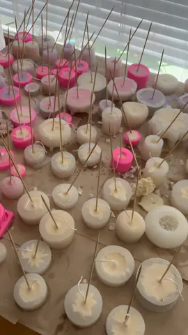 lalalalalala 🎶  #candles #candle #SmallBusiness #handmade #sojawachs #handgemacht #dekoration #deko #geschenksideen #flowers #wax #vegan #wachs #Love #hobby #candlebox 