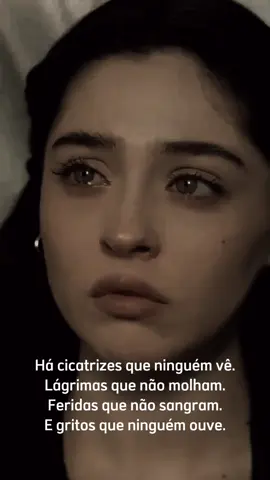Há cicatrizes que ninguém vê ...#frases #triste #tristeza 