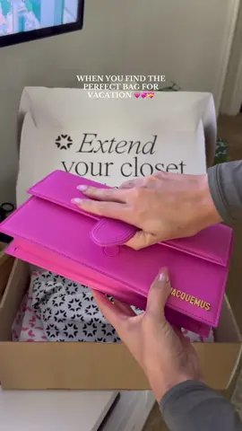 okayyyy now i have to plan my vacation outfits around the BAG 🤩 @Vivrelle @Jacquemus #pinkpurse #jacquemusbag #jacquemus #asmr #asmrunboxing #vacationvibes #unboxing #justgirlythings #pinkvibes #fyp 