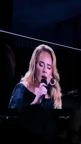 When adele adds in turning tables just so we can watch the womens 100m final 🪐✨ #adele #munich #adelemunich #turningtables @Adele Access 