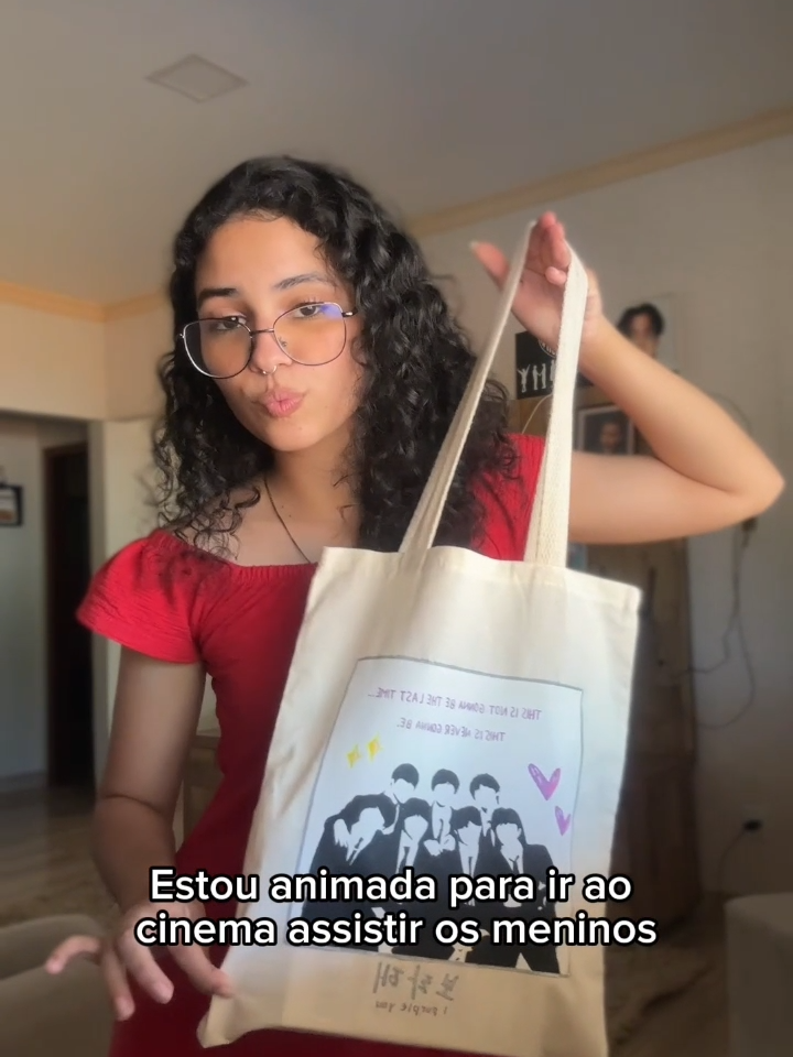 Hora de personalizar seu look com a @embordadosz e os marcadores MultiMark e correr pra assistir a estreia mais aguardada do cinema. Estão preparados? Porque eu estou! 💜✨ #Kpop #Army #IPurpleYou #MultiMark #DIY #DIYIdeas #Personalização #ArtWork #Arte