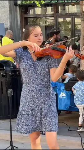 stunning in blue  #karolinaprostenko #streetperformer #violin #muscian #fun #fouyou #trending #tik_tok #viral #reels #santamonica #usa #ukraine #ukrainian #pink 