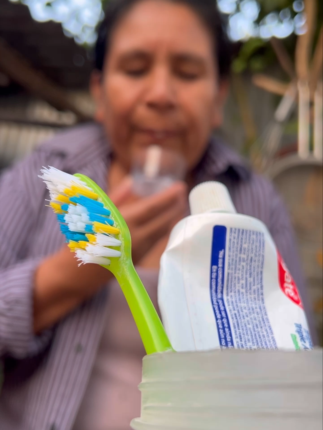 La primera saliva de la mañana es remedio natural...