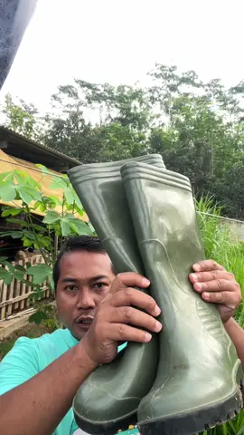 Sepatu boot murah cocok untuk ke sawah ladang nguli