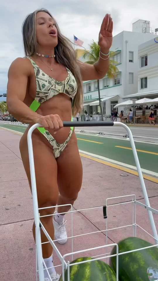 Watermelon challenge 😘😘😘 @Fafa #viraltiktok #fitnessgirls #fit #foryoupage #fitchicks #viralvideo #fitgirlsoftiktok #fitnessgirlsmotivation #fitgirlsoftiktok 