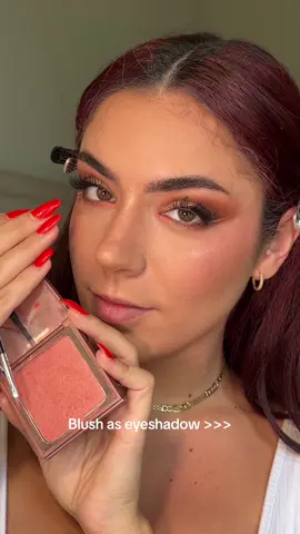 My fav blush as eyeshadow? Obviouslyy💁🏻‍♀️ it’s Tiger Lily from @Sigma Beauty 💘 #sigma #sigmabeauty 