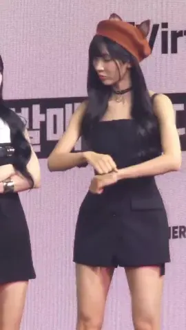 Real Baby Fox VS Fake Fox🤣 #Dreamcatcher #Yoohyeon #gahyeon #gahyun #cute #fox 