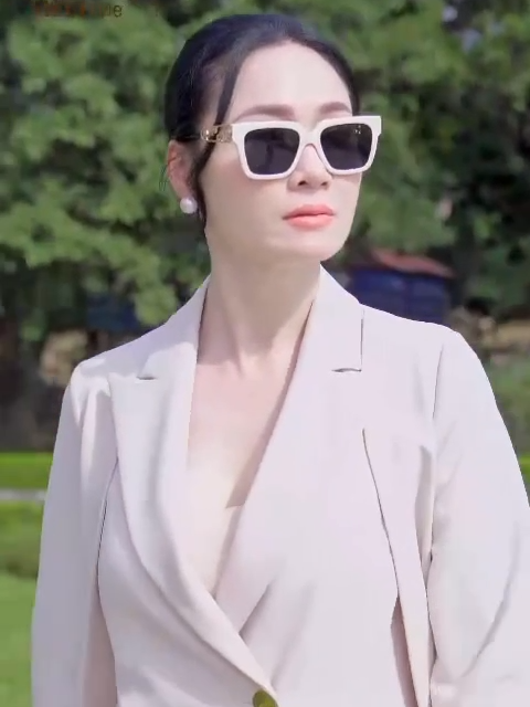 QUACH THU PHƯƠNG !xuống phố cùng người đẹp nhé cả nhà ! #đầm #vaythietke #vets#vayxinh #QÁCH THU PHƯƠNG #VIETSTYLE #17 TRẦN NHÂN TÔNG HÀ NỘI # fall