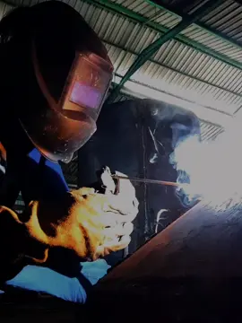 gak papa capek kerja,dari pada capek cari kerja .. 🔥 . . . . . . . . . . . #CapCut #welder #welderindonesia🇮🇩 #weldermenyapa #welderslife #weldersmaw🔥👌🏻 #weldernation #weldergtaw #welderbatam #kuli #kuliproyek #menyalaabangkuh🔥 