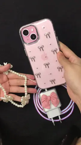 Matching banget gasieee #iphone #iphone15 #casecharger #charger #pink #pita #strapphone #caseiphone #caseiphone15 #fyp #viral 