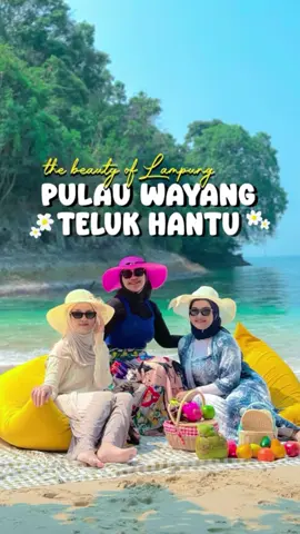 FUN TRIP WITH @putriazura02 @salwakhalsa @aerotravelindonesia @pariwisata_lampung 💖 WISATA DILAMPUNG YUK 🤗🤗 #pulauwayanglampung #wayangisland #lampung #pariwisata_lampung #telukhantulampung #telukhantuisland #lampungituindah #aerotravelindonesia #ummuhani #funtrip #happyholidays #vitaminsea @AERO TRAVEL INDONESIA 