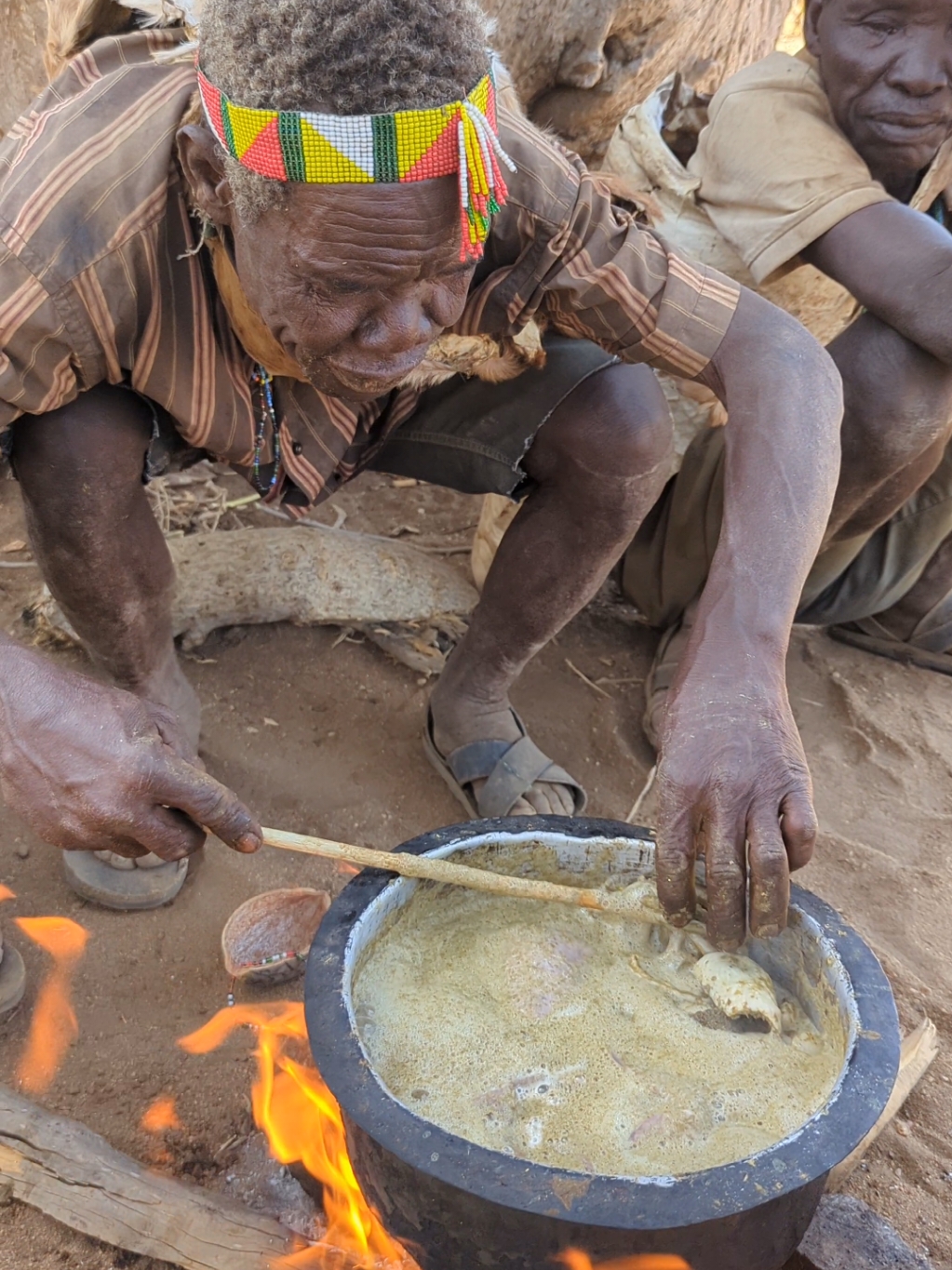Lovely,,, 🥰food breakfast Oldman hadzabe tribe enjoy eating foo, very delicious 😋.