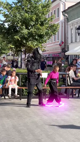 TEACHING SHUFFLE ⭐️ LITTLE GIRL DANCE TREND 😱🔥 NEON 😎