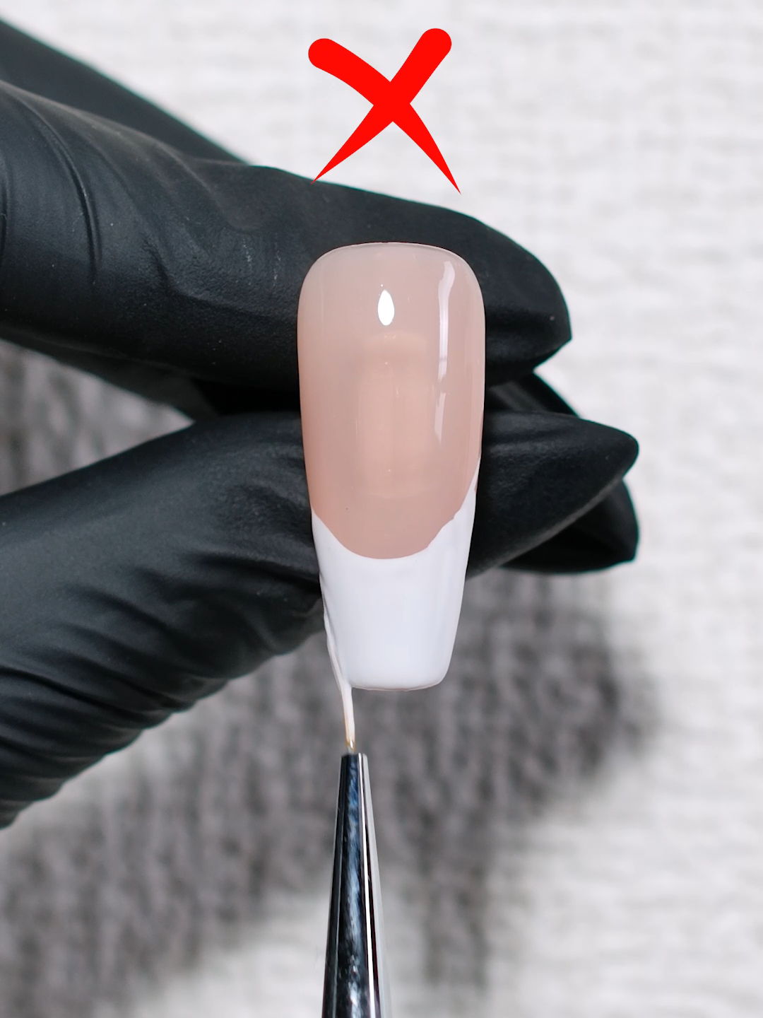 💅Struggling with painting French nails? 🧐Try this 7-point French nails hack! #beetlesgelpolish #frenchtips #nailhack #nailtech #nails #frechnails #nailtutorial #nailfrench #nailtips