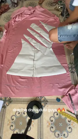 draping dress dulu guys,,,,                   #draping #belajaronline #tutorial #penjahit #urangawak #fyp 
