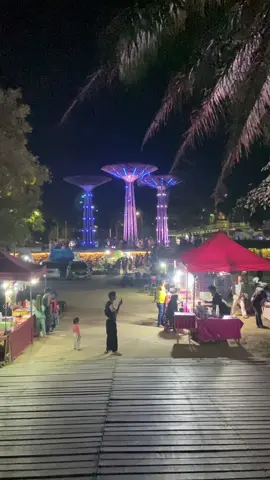 Taman raja kota tenggarong kalimantan timur #fyp #fypシ゚viral #fypage #tiktok #tiktokviral #tiktokvideoviral #tenggarong #tenggarong_kaltim #tenggarongtiktok #samarinda #samarindakaltim #samarindatiktok #jembatan 