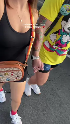 A great way to end our trip 🌺🫶🏼🧡🍿🐭 #disneytrip #disneyparks #disneyoutfit #disneystyle #konacafe #tongatoast #disneytiktok 