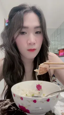 Tự trang điểm lên tay lun 