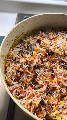 الخلطة عبارة عن ( بصل مقلي - ٤ فصوص ثوم - كزبرة ونعناع - زبادي - بهارات مشكلة كركم وكمون وكزبرة وزنجبيل وفلفل اسود ) ولا ننسى الملح