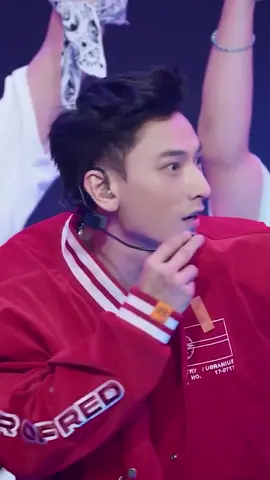 baby hả anh tới chưa 😍😍😍 #anhtraisayhi #NganNga 