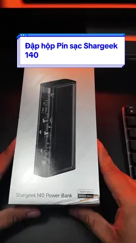 Mở hộp và cảm nhận vẻ đẹp cũng như hiệu suất của Pin sạc Shargeek 140 - Dòng sạc sự phòng hoàn toàn mới với thiết kế trong suốt, màn hình LED và khả năng chống cháy nổ quen thuộc từ Shargee. 𝐌𝐚𝐜 𝐂𝐞𝐧𝐭𝐞𝐫 - 𝐀𝐩𝐩𝐥𝐞 & 𝐀𝐜𝐜𝐞𝐬𝐬𝐨𝐫𝐢𝐞𝐬 ⚑ 𝐒𝐡𝐨𝐰𝐫𝐨𝐨𝐦: 373 Lạc Long Quân, P.5, Q.11, TP. HCM ✆ 𝐓𝐞𝐥: (84-028) 3925.2980 - 𝐇𝐨𝐭𝐥𝐢𝐧𝐞: 090909.4641 ☛ 𝐖𝐞𝐛𝐬𝐢𝐭𝐞: http://www.maccenter.vn  #Sharge #Shargeek #SlimGen2 #20000mAh #140W #PowerBank #MacCenter #Unboxing #daphop 