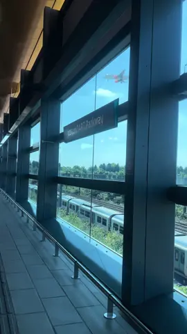 A Sunny DART Delight 😍✈️☀️#lutondart #londonlutonairport #travel #traveltiktok #airport #airportlife 