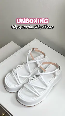 Đôi sandal này rất xinh, đi lên chân nịnh dáng lắm luôn ý. Bạn nào mang đi học, đi chơi hay đi biển rất hợp nè #unboxing #review #giaydepnu #depsandal #depxinh 