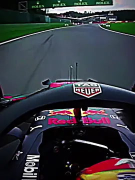 Albon with a Red Bull ☠️ #f1 #formula1 #formulaone #f1edits #viral #fyp #fypシ #foryou #foryoupage #divebomb 