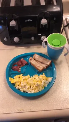 Anyone else cringe when they watch old content 🫠 #onthisday #foryou #momlife 