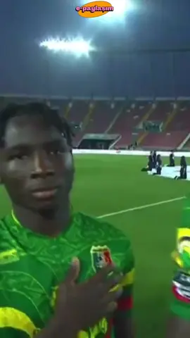 Sosyal medyada gülmemeye çalıştığı videoyla tanınan Brahima Diarra, Sivasspor ile anlaştı.