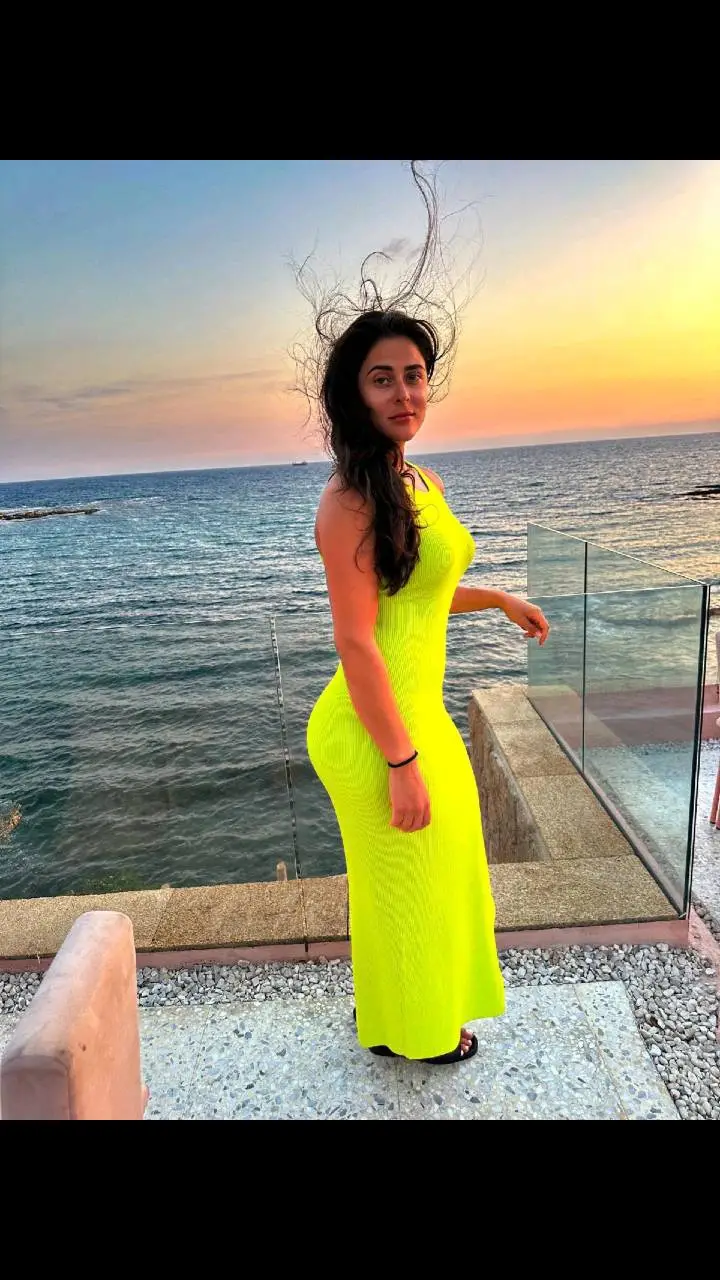 How I think my hair looks, vs how it actually looks 😂