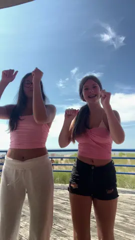 reunited @Justine #viralvideo #viral #fypシ #viralvideos #foryou #beach #beachday 