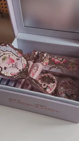 @Flower Knows Makeup violet strawberry rococo gift set i got for my birthday 💜 #kbeauty #makeup #flowerknows 