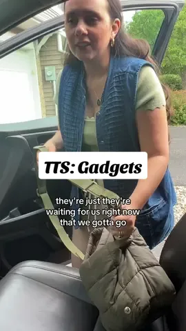 If you are a busy mom like me who has no time to shave your legs, this is something you should definitely have for moments like these! #shaver #tts #tiktokfinds #tiktokshopbacktoschool 